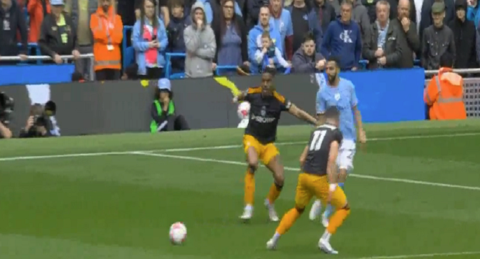 مانشستر سيتي يعزز من صدارته للدوري الانجليزي بفوز صعب علي ليدز يونايتد 2ـ1