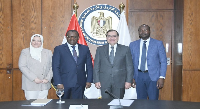 وزير البترول يبحث مع وفد من البنك الدولي تعزيز التعاون بمجالات الغاز والتعدين