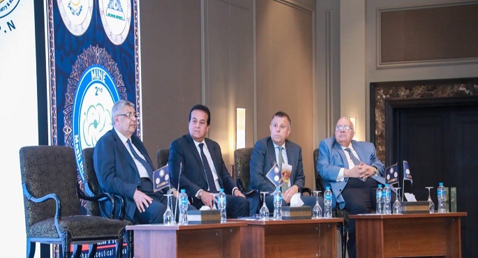 بالصور.. وزير الصحة يُعلن استعداد الوزارة لإنشاء معهد قومي للأبحاث العصبية