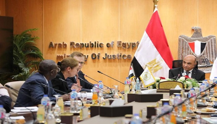 بالصور.. وزير العدل يستقبل نائب رئيس مجموعة البنك الدولي