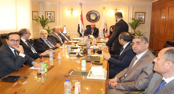 وزير قطاع الأعمال يبحث استعدادات افتتاح مصانع الغزل والنسيج الجديدة في إطار خطة التطوير