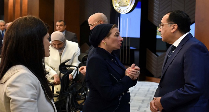 وزيرة البيئة تستعرض جهود الوزارة لدفع عجلة الاستثمار وتطوير القطاع البيئي