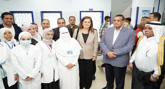 بالصور.. وزيرة التخطيط تتفقد وحدة الرعاية الأولية بقرية الخروبة وتضع حجر الأساس لمركز خدمات مصر بالعريش
