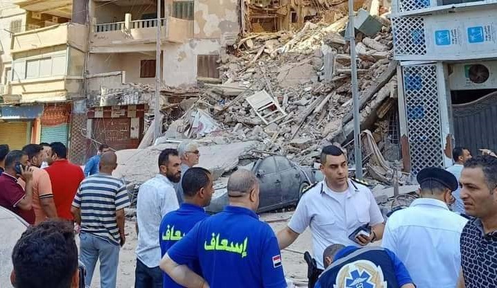 استخراج جثمان من تحت أنقاض العقار المنهار بالإسكندرية وحالتي إصابة