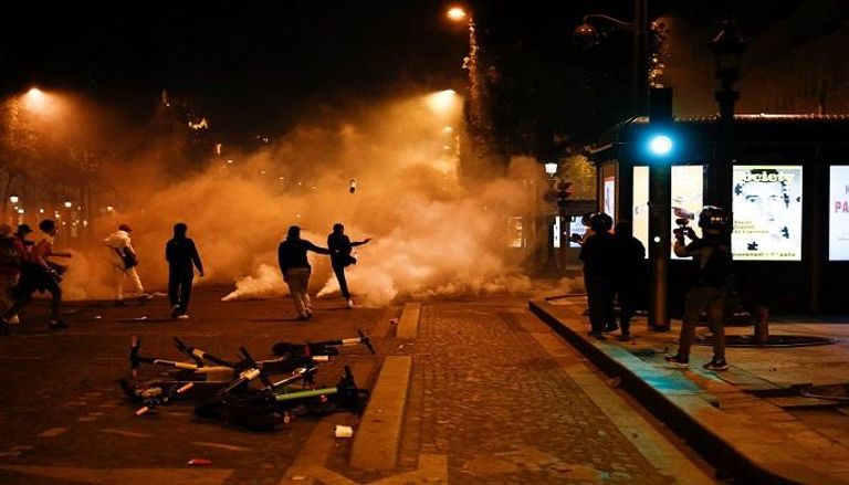 الشغب يهز فرنسا.. توقيف 667 شخصا وماكرون يترأس اجتماعا لخلية الأزمة