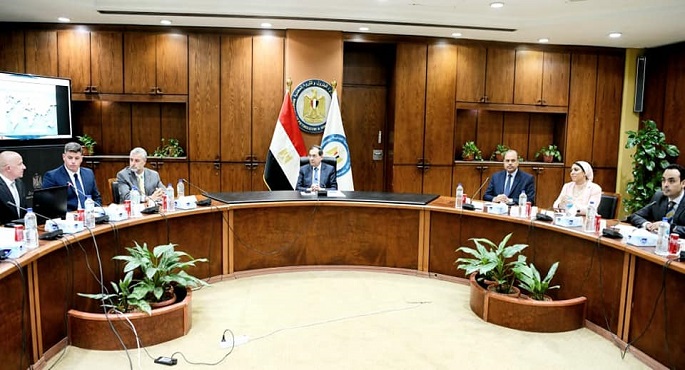 بالصور .. وزير البترول يسلم الرخصة الثانية لمزاولة نشاط تموين السفن بالوقود بالموانئ المصرية لشركة بنينسولا العالمية