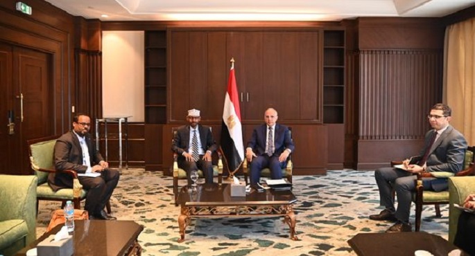 بالصور.. على هامش الأمكاو .. الدكتور سويلم يستقبل وزير الدولة للطاقة والموارد المائية بجمهورية الصومال