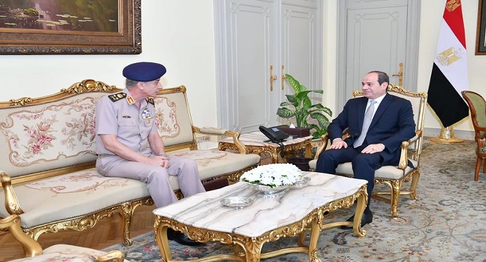 الرئيس السيسي يستقبل وزير الدفاع والإنتاج الحربي