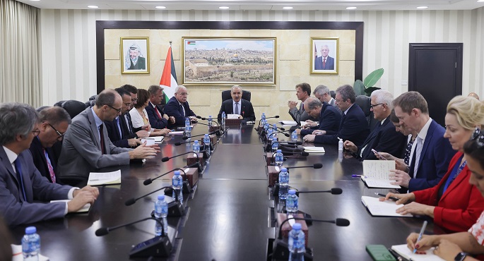 رئيس وزراء فلسطين يستكمل الحوار “الفلسطيني – الأوروبي” مع مُمثلي الاتحاد الأوروبي