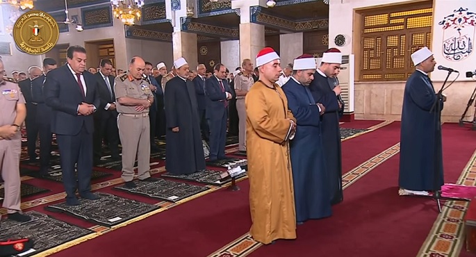 الرئيس السيسي يؤدي صلاة عيد الأضحى المبارك في مسجد القوات الجوية