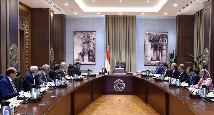بالصور.. رئيس الوزراء يستعرض التصورات المقترحة لتطوير المنطقة المحيطة بمحطة سكك حديد مصر بـ”رمسيس”