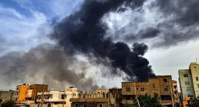 الاشتباكات تتجدد بأم درمان.. والجيش السوداني يقصف مواقع الدعم السريع