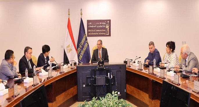بالصور.. وزير الاتصالات يستقبل رئيس شركة سامسونج للإلكترونيات – مصر