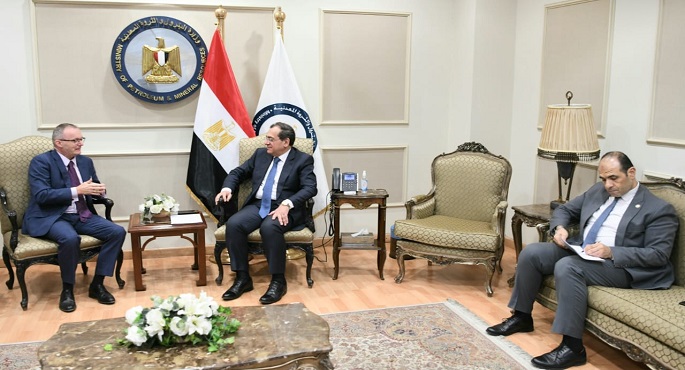 الملا يبحث مع سفير التشيك بالقاهرة فرص التعاون بين البلدين