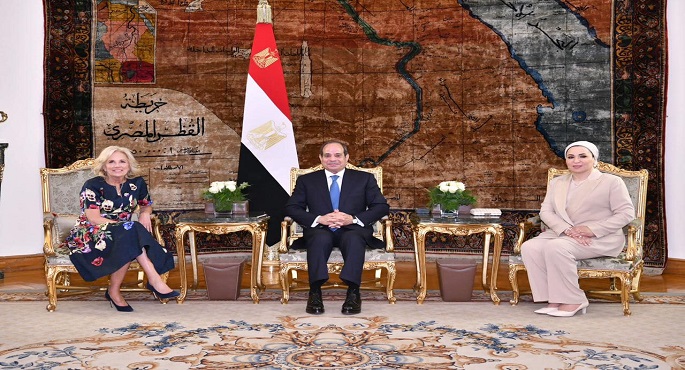 الرئيس السيسي وقرينته يستقبلان السيدة الأمريكية الأولى بقصر الاتحادية