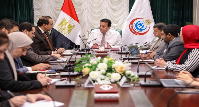 بالصور.. وزير الصحة يعقد اجتماعا لمتابعة الموقف التنفيذي لتشغيل الوحدات الصحية بمشروع “حياة كريمة”