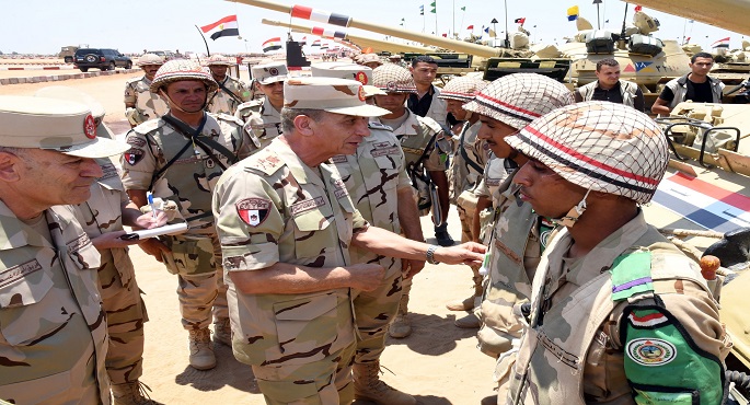 بالفيديو والصور.. وزير الدفاع يشهد إجراءات تفتيش الحرب لإحدى تشكيلات الجيش الثاني الميداني