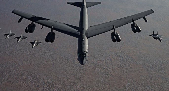 وصول قاذفات “بي-52” الأمريكية القادرة على حمل أسلحة نووية إلى إندونيسيا
