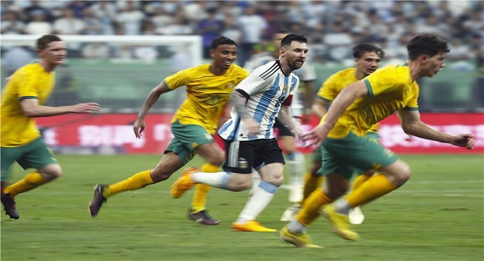 ميسي يقود الأرجنتين لهزيمة استراليا 2-0 وديا