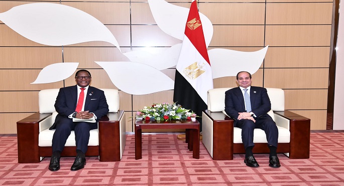 الرئيس السيسي يلتقي رئيس مالاوي لازاروس تشاكويرا  على هامش قمة الكوميسا
