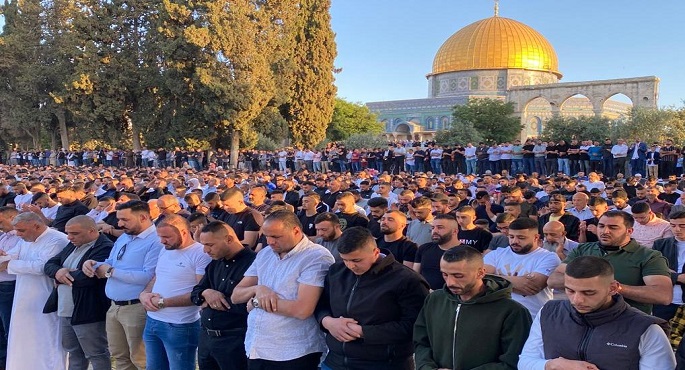 100 ألف فلسطيني يؤدون صلاة عيد الأضحى في رحاب المسجد الأقصى