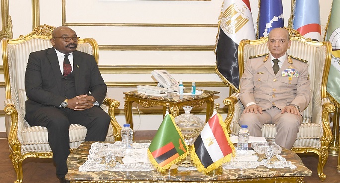 بالفيديو والصور.. الفريق أول محمد زكي يلتقي وزير دفاع جمهورية زامبيا