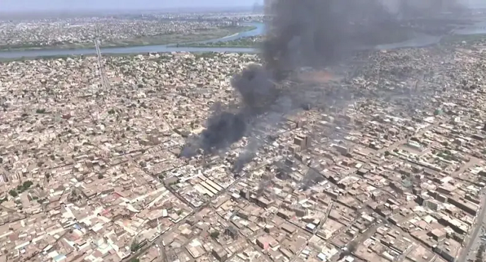 قصف جوي مكثف جنوب العاصمة السودانية الخرطوم وانفجارات تهز أم درمان
