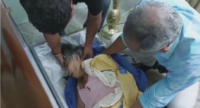خلال جنازتها.. امرأة تستفيق داخل النعش