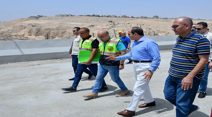 بالفيديو والصور.. الرئيس السيسي : الطرق والمحاور الجديدة تهدف لتحقيق أقصي درجات من الانسيابية في حركة المرور