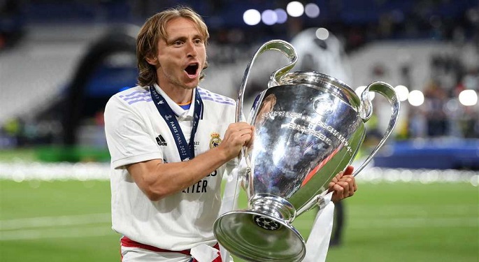 ريال مدريد يُعلن رسميا تمديد التعاقد مع مودريتش