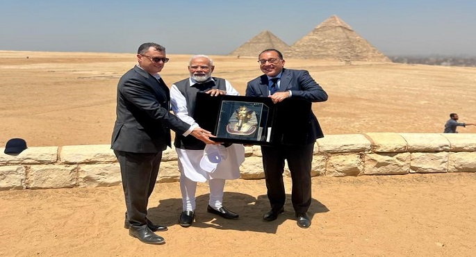 بالصور .. رئيس الوزراء يصطحب نظيره الهندي في جولة بمنطقة الأهرام