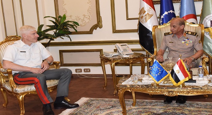 بالصور.. وزير الدفاع يبحث ورئيس اللجنة العسكرية للاتحاد الأوروبي تعزيز العلاقات في مجالات الأمن والدفاع