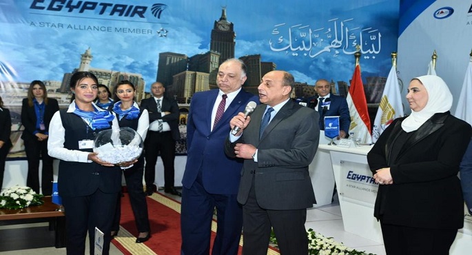 بالصور.. وزيرا الطيران والتضامن يودعا أول أفواج حجاج بيت الله الحرام