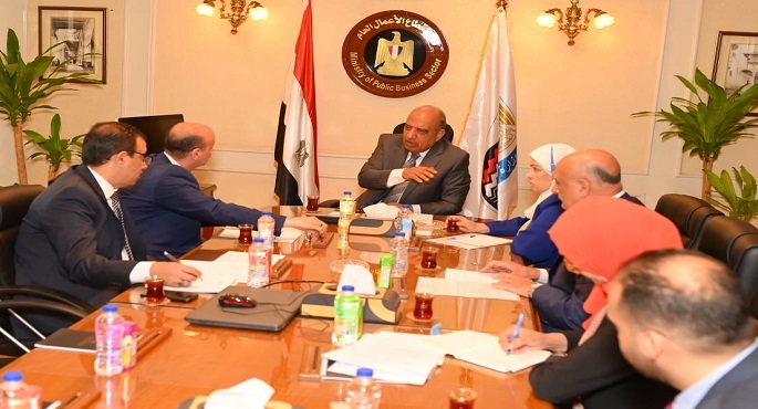 وزير قطاع الأعمال العام يبحث مع رئيس “مدينة دمياط للأثاث” فرص الاستثمار