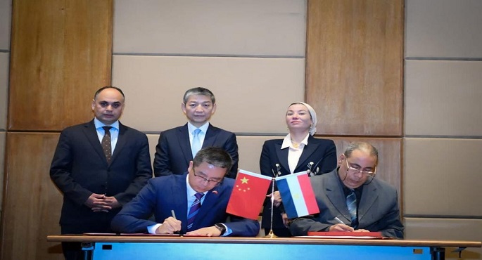 بالصور.. وزيرة البيئة تناقش مع السفير الصيني التعاون المستقبلي في تعزيز الاستثمار البيئي والمناخي