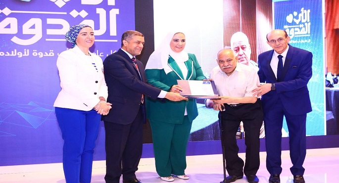بالصور.. وزيرة التضامن تطلق مبادرة “الأب القدوة” لتكريم عدد من الآباء والشخصيات العامة البارزة في المجتمع