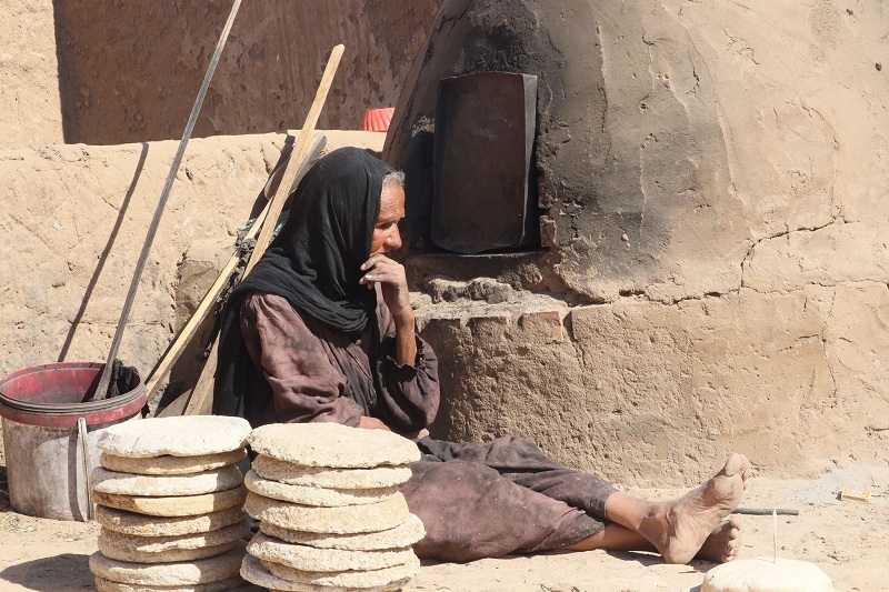 الهناجر يعرض “ست أخوات”.. بائعة خبز سبعينية في الصعيد
