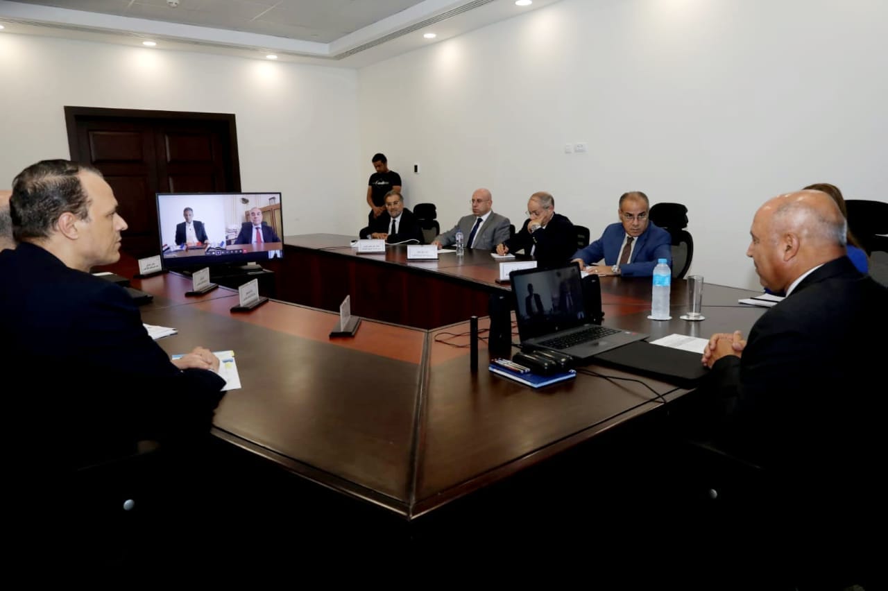 بالصور..وزير النقل يوقع مذكرة تفاهم مع رئيس شركة CMA CGM الفرنسية العالمية للتعاون في مجال النقل البحري والموانىء الجافة