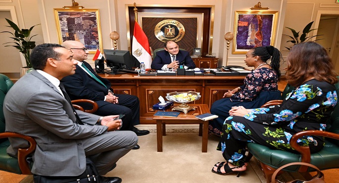 بالصور .. وزير التجارة والصناعة يلتقي وفد منظمة الأمم المتحدة للتنمية الصناعية “اليونيدو”