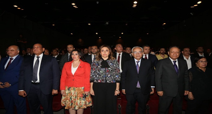 بالصور .. وزيرة الثقافة تشهد العرض المسرحي”فلوسك ايه؟” ضمن مبادرة تنسيقية شباب الأحزاب والسياسيين “ابني أديبًا”