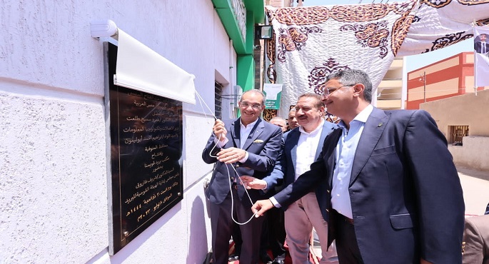 بالصور .. وزير الاتصالات يفتتح ويتفقد عددا من المشروعات بقرى حياة كريمة فى محافظة المنوفية