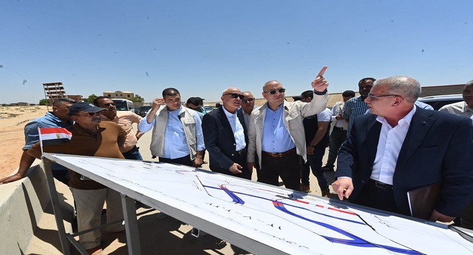 بالصور.. وزير الإسكان يتابع أعمال الطرق وموقف طلبات تقنين أوضاع الأراضي المضافة لمدينة العبور الجديدة