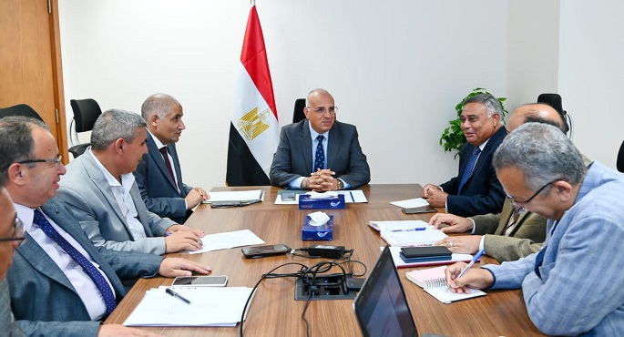 بالصور.. وزير الري يتابع إجراءات تطهير المساقي بمحافظة البحيرة لضمان وصول المياه للمزارعين