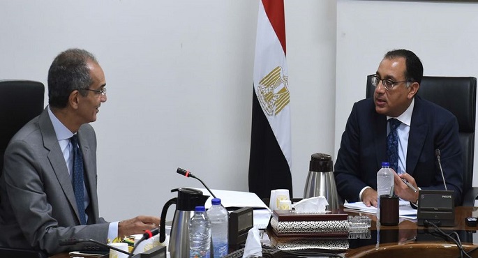 رئيس الوزراء يتابع مع وزير الاتصالات وتكنولوجيا المعلومات استراتيجية مصر الرقمية لصناعة التعهيد