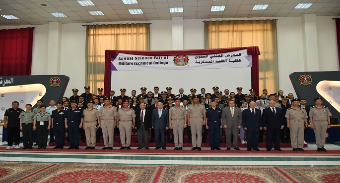 بالصور.. الكلية الفنية العسكرية تنظم اليوم العلمى للأنشطة العلمية المختلفة
