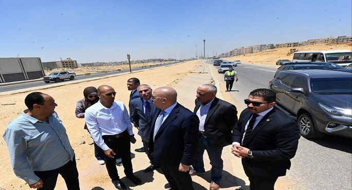 بالصور.. وزير الإسكان يتفقد مشروعات تطوير محاور الطرق ومشروع منطقة الخدمات بمدينة القاهرة الجديدة