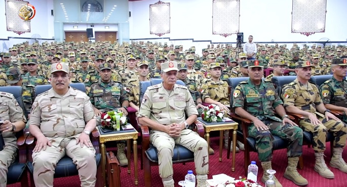 بالفيديو.. وزير الدفاع يلتقي عددا من مقاتلي القوات الخاصة