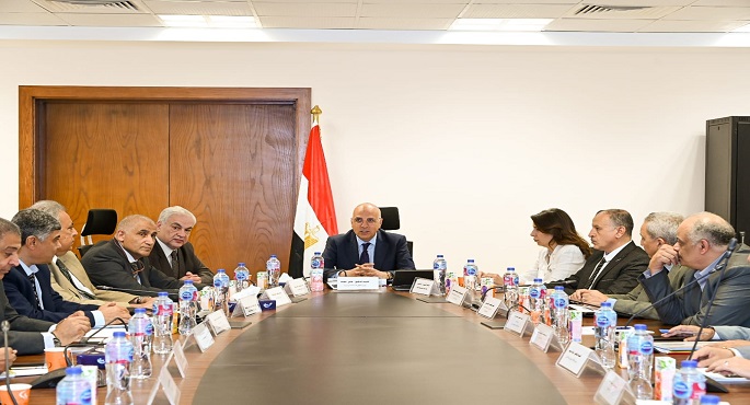 بالصور.. وزير الري يؤكد أهمية التوسع في دراسات وتنفيذ طرق الحماية الصديقة للبيئة لحماية المناطق الساحلية