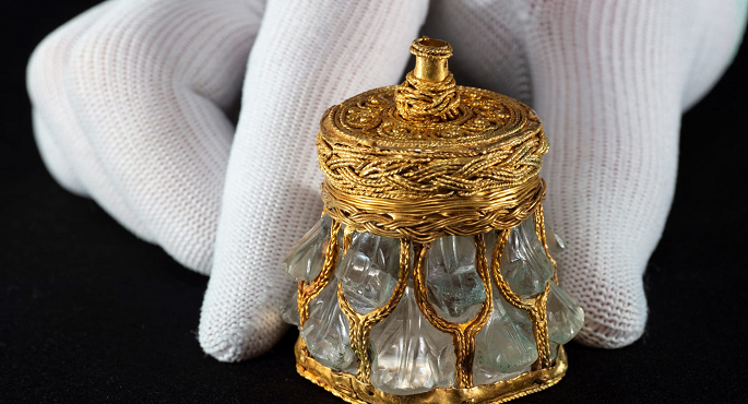 العثور على عطر روماني عمره 2000 عامًا في إشبيلية بأسبانيا