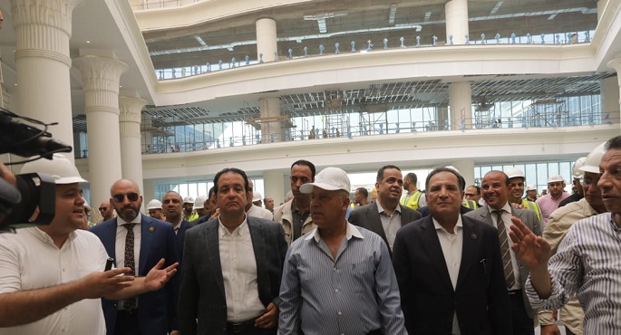 بالصور .. وزير النقل ووفد برلماني في جولة تفقدية بمحطة سكك حديد صعيد مصر لمتابعة جاهزيتها للافتتاح الرئاسي
